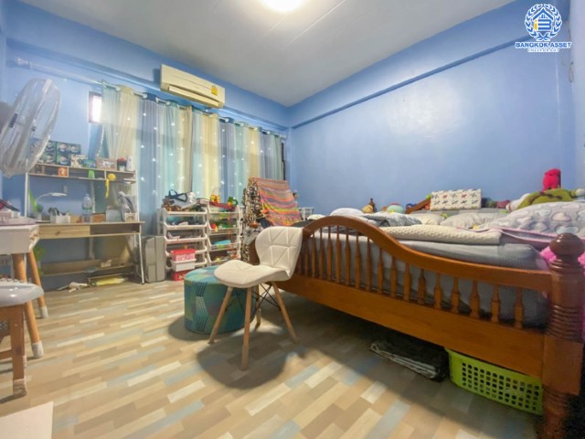 *****อาคารพาณิชย์มือสองย่านกรุงเทพฯ ม. ปิ่นเกล้านำโชค บรมราชชนนี 72 บนเนื้อที่ 18 ตร.ว. ฟังก์ชันจัดเต็ม 4 ห้องนอน 3 ห้องน้ำ อาคารพาณิชย์ทำเลดี ติดถ.บรมราชชนนี เชื่อมต่อถ.กาญจนาภิเษก กิจการส่วนตัวก็ดี โฮมออฟฟิศก็เยี่ยม รีบจองเลย!